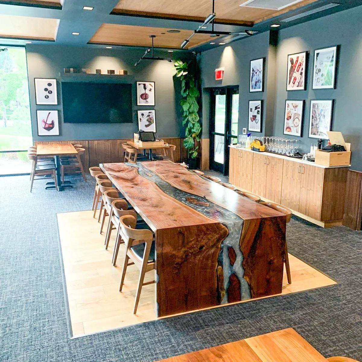 Customizable Restaurant Dining Table