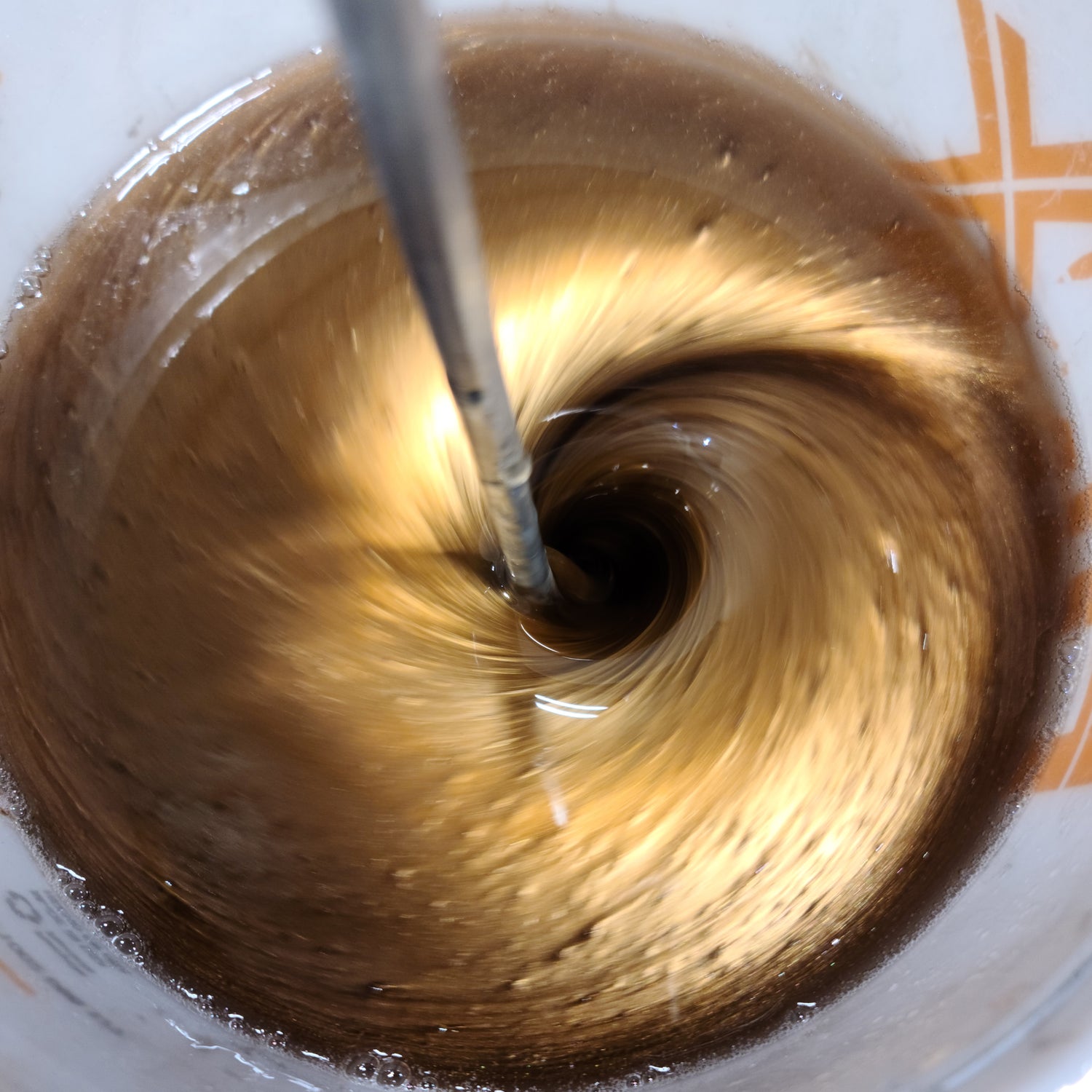 Mixing copper Ecopoxy metallic pigment in epoxy